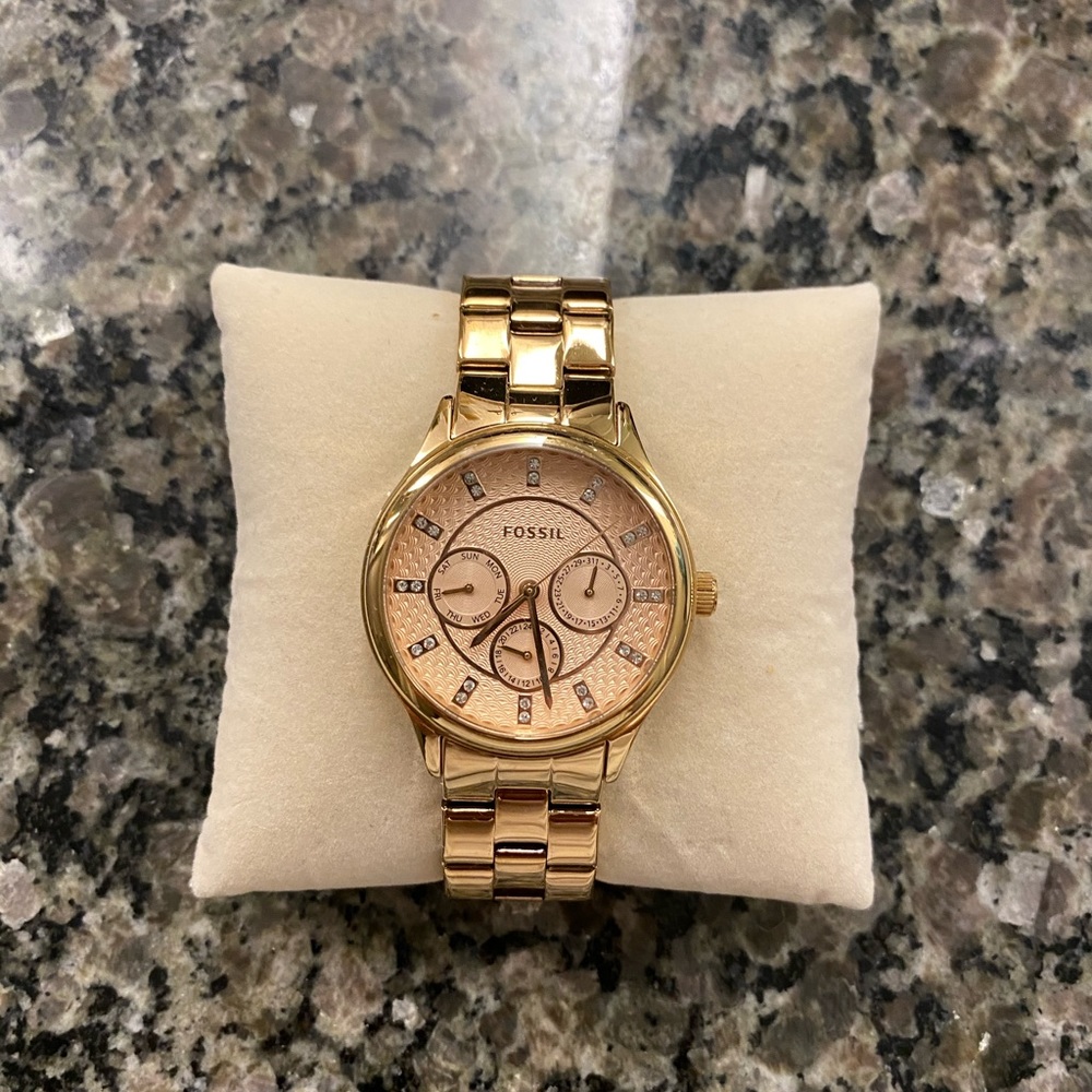 Rose gold Fossil watch